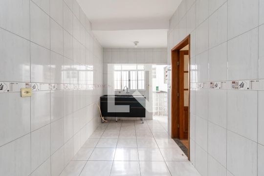 Cozinha de casa para alugar com 2 quartos, 150m² em Parque Peruche, São Paulo