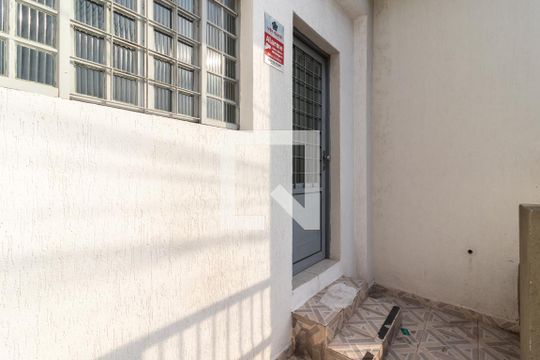 Quintal Frontal de casa para alugar com 2 quartos, 150m² em Parque Peruche, São Paulo
