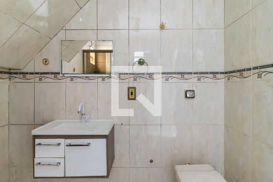 Banheiro de casa para alugar com 2 quartos, 150m² em Parque Peruche, São Paulo