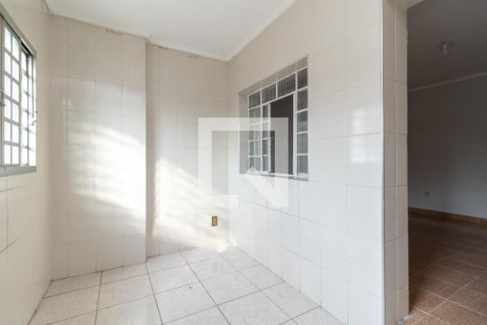 Hall de Entrada de casa para alugar com 2 quartos, 150m² em Parque Peruche, São Paulo
