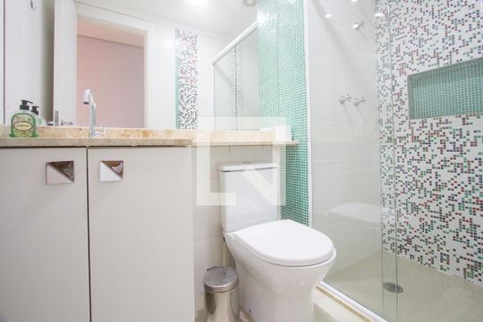 Banheiro de apartamento à venda com 2 quartos, 55m² em Jardim Casablanca, São Paulo