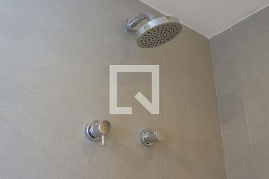 Banheiro de kitnet/studio para alugar com 1 quarto, 25m² em Consolação, São Paulo