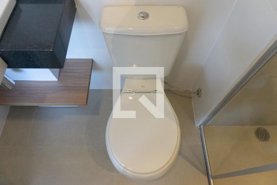 Banheiro de kitnet/studio para alugar com 1 quarto, 25m² em Consolação, São Paulo