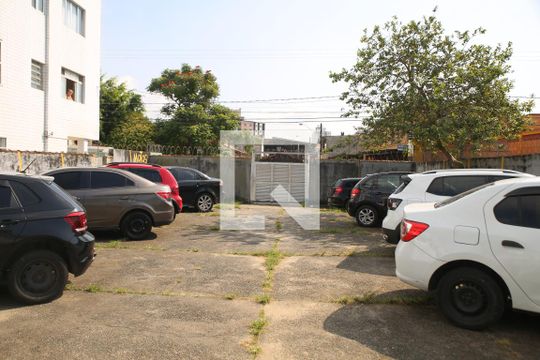 Garagem de kitnet/studio para alugar com 1 quarto, 41m² em Nova Mirim, Praia Grande