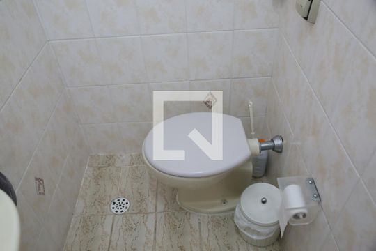 Banheiro de kitnet/studio para alugar com 1 quarto, 41m² em Nova Mirim, Praia Grande
