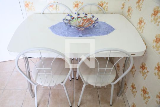 Detalhe da cozinha de kitnet/studio para alugar com 1 quarto, 41m² em Nova Mirim, Praia Grande
