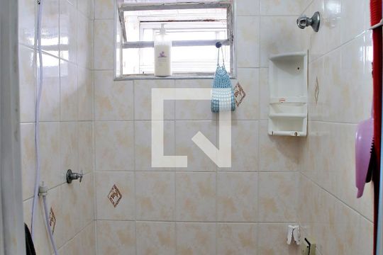 Banheiro de kitnet/studio para alugar com 1 quarto, 41m² em Nova Mirim, Praia Grande