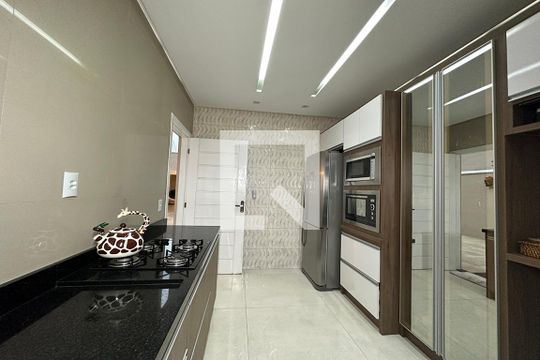 Cozinha de casa à venda com 3 quartos, 180m² em Centro, São Leopoldo