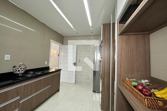 Cozinha de casa à venda com 3 quartos, 180m² em Centro, São Leopoldo