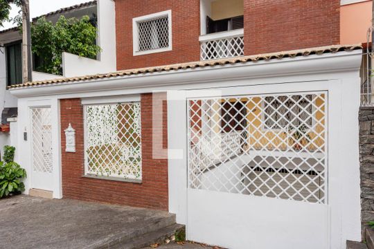 Fachada de casa à venda com 5 quartos, 400m² em Aclimação, São Paulo