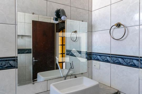 Banheiro Social de apartamento para alugar com 3 quartos, 80m² em Coração Eucarístico, Belo Horizonte