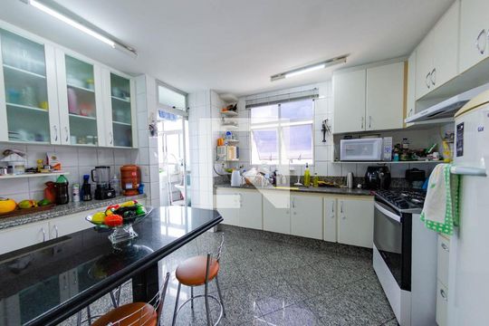 Cozinha de apartamento à venda com 3 quartos, 185m² em Prado, Belo Horizonte