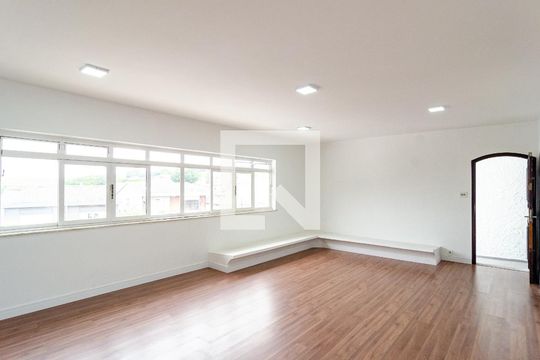 Casa à venda com 3 quartos, 370m² em Jabaquara, São Paulo