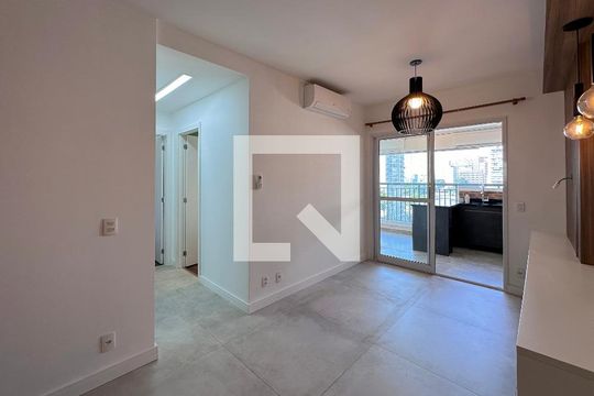 Sala de apartamento à venda com 2 quartos, 72m² em Santo Amaro, São Paulo