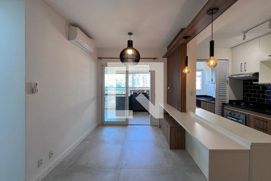 Sala de apartamento à venda com 2 quartos, 72m² em Santo Amaro, São Paulo