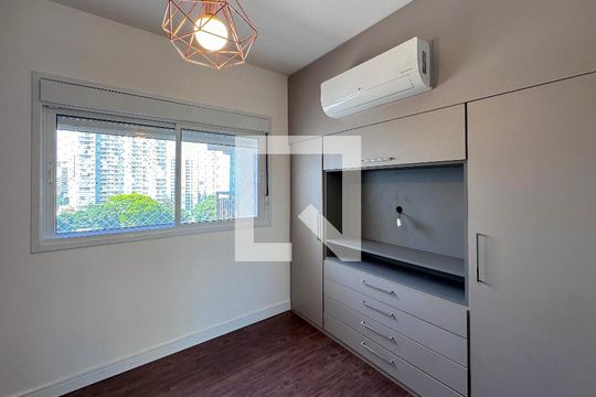 Suíte de apartamento à venda com 2 quartos, 72m² em Santo Amaro, São Paulo
