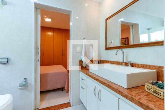 Banheiro Quartos 1 e 2 de casa à venda com 2 quartos, 175m² em Jardim Brasil, São Paulo