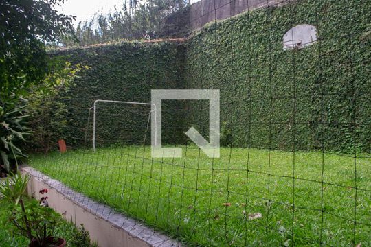Quintal de casa à venda com 5 quartos, 240m² em Vila Isolina Mazzei, São Paulo