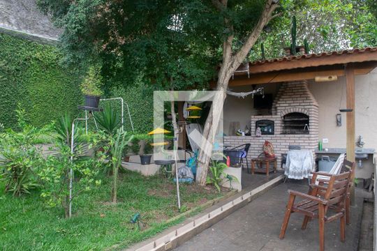 Quintal de casa à venda com 5 quartos, 240m² em Vila Isolina Mazzei, São Paulo