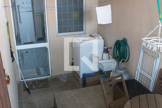 Área de Serviço edicula de casa à venda com 5 quartos, 240m² em Vila Isolina Mazzei, São Paulo