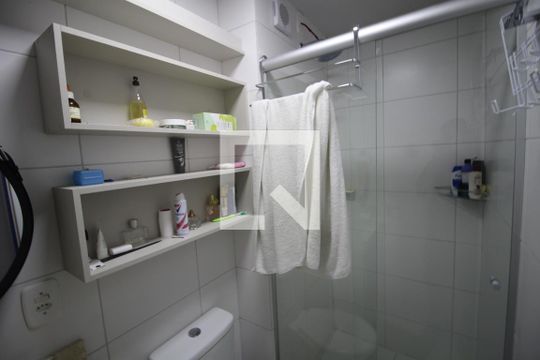Banheiro de apartamento à venda com 2 quartos, 61m² em Harmonia, Canoas