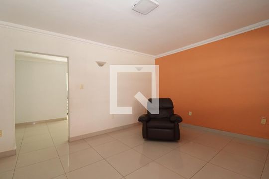Casa para alugar com 3 quartos, 200m² em Guará I, Brasília