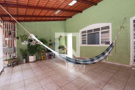 Garagem de casa para alugar com 3 quartos, 200m² em Guará I, Brasília