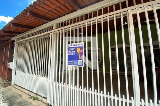 Placa de casa para alugar com 3 quartos, 200m² em Guará I, Brasília