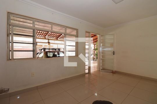 Sala de casa à venda com 3 quartos, 200m² em Guará I, Brasília