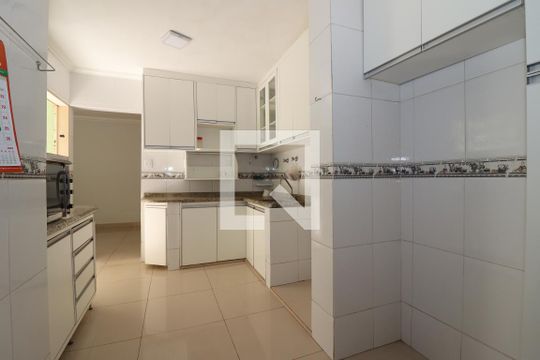 Área de Serviço de casa para alugar com 3 quartos, 200m² em Guará I, Brasília