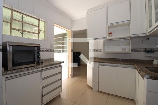 Cozinha de casa à venda com 3 quartos, 200m² em Guará I, Brasília