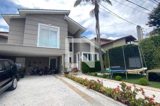 Fachada de casa de condomínio à venda com 5 quartos, 361m² em Alphaville, Santana de Parnaíba