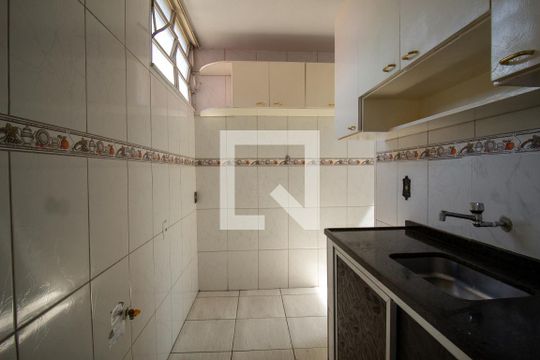 Cozinha de apartamento para alugar com 1 quarto, 40m² em Pitangueiras, Rio de Janeiro
