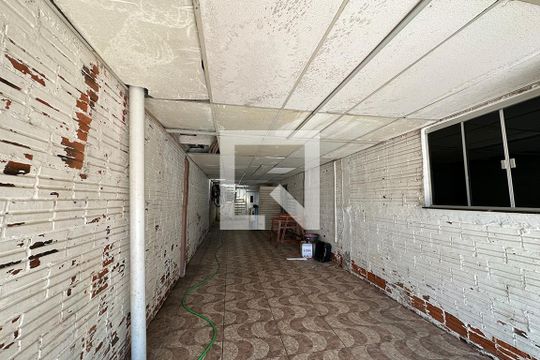 Garagem de casa à venda com 2 quartos, 352m² em Santos Dumont, São Leopoldo