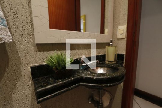 Lavabo de apartamento para alugar com 4 quartos, 140m² em Barra da Tijuca, Rio de Janeiro