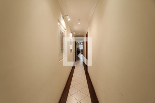 Corredor de apartamento para alugar com 4 quartos, 140m² em Barra da Tijuca, Rio de Janeiro
