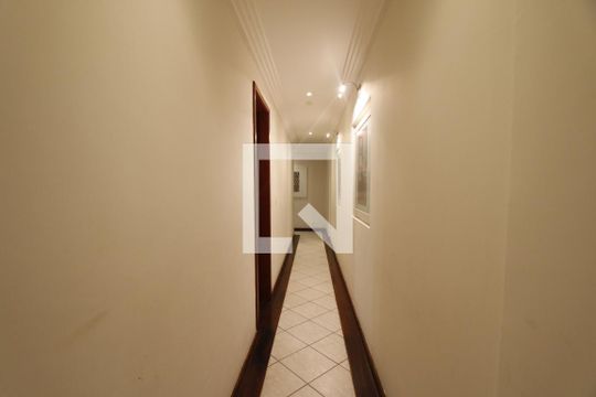Corredor de apartamento para alugar com 4 quartos, 140m² em Barra da Tijuca, Rio de Janeiro