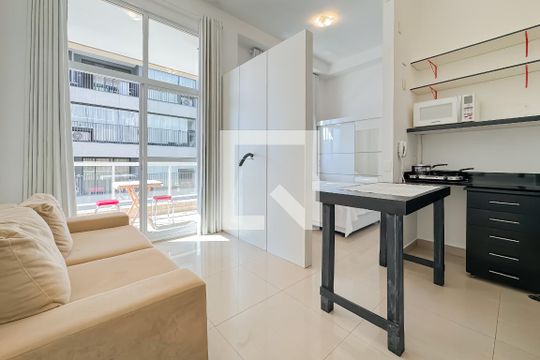 Sala de kitnet/studio para alugar com 1 quarto, 30m² em Vila Mariana, São Paulo