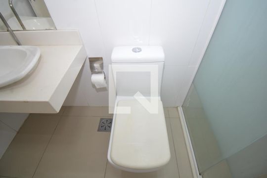 Banheiro Social de apartamento à venda com 3 quartos, 70m² em Penha Circular, Rio de Janeiro
