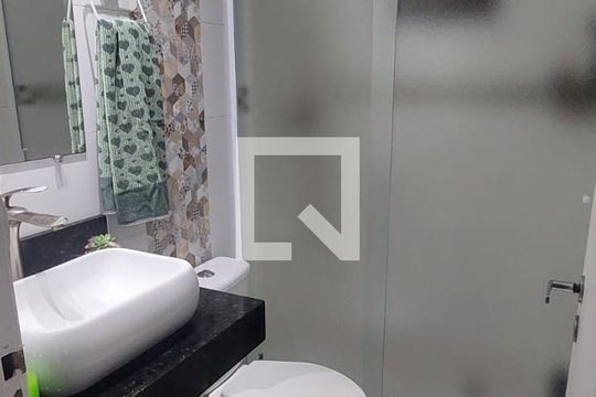 Banheiro de apartamento à venda com 3 quartos, 62m² em Vila Antonieta, São Paulo