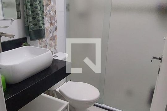 Banheiro de apartamento à venda com 3 quartos, 62m² em Vila Antonieta, São Paulo