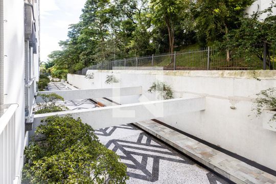 Sala - Vista de apartamento para alugar com 4 quartos, 120m² em Alto de Pinheiros, São Paulo