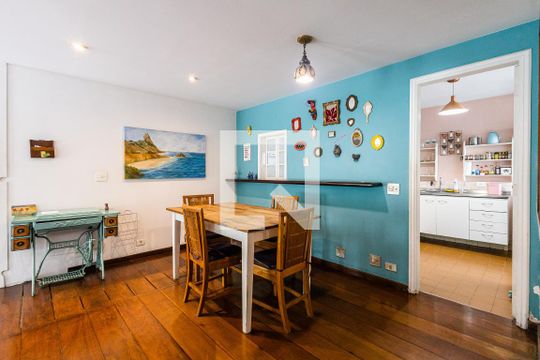 Sala de apartamento à venda com 4 quartos, 120m² em Alto de Pinheiros, São Paulo