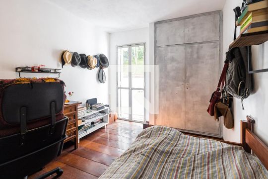 Quarto 1 de apartamento para alugar com 4 quartos, 120m² em Alto de Pinheiros, São Paulo