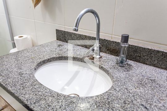 Detalhe do Banheiro de apartamento à venda com 1 quarto, 37m² em Parque São Vicente, Santo André