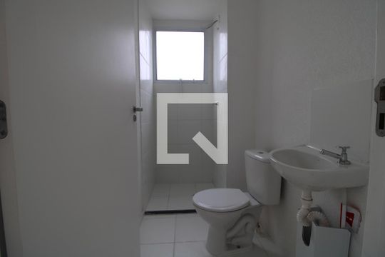 Banheiro de apartamento para alugar com 2 quartos, 42m² em Usina Piratininga, São Paulo