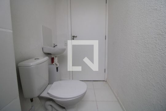 Banheiro de apartamento para alugar com 2 quartos, 42m² em Usina Piratininga, São Paulo
