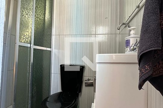 Banheiro de casa à venda com 3 quartos, 200m² em Santos Dumont, São Leopoldo