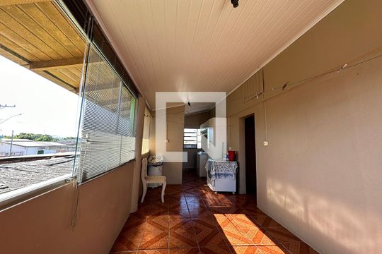 Varanda de casa à venda com 3 quartos, 200m² em Santos Dumont, São Leopoldo