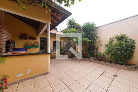 Quintal - Churrasqueira de casa à venda com 3 quartos, 210m² em Osvaldo Cruz, São Caetano do Sul